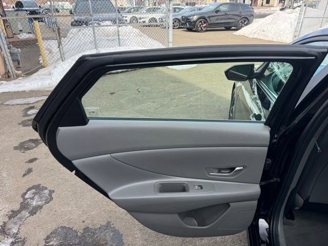 Used 2024 Hyundai Elantra SEL w/ Convenience Package FWD image 17