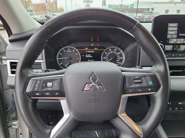 Used 2024 Mitsubishi Outlander SE image 25
