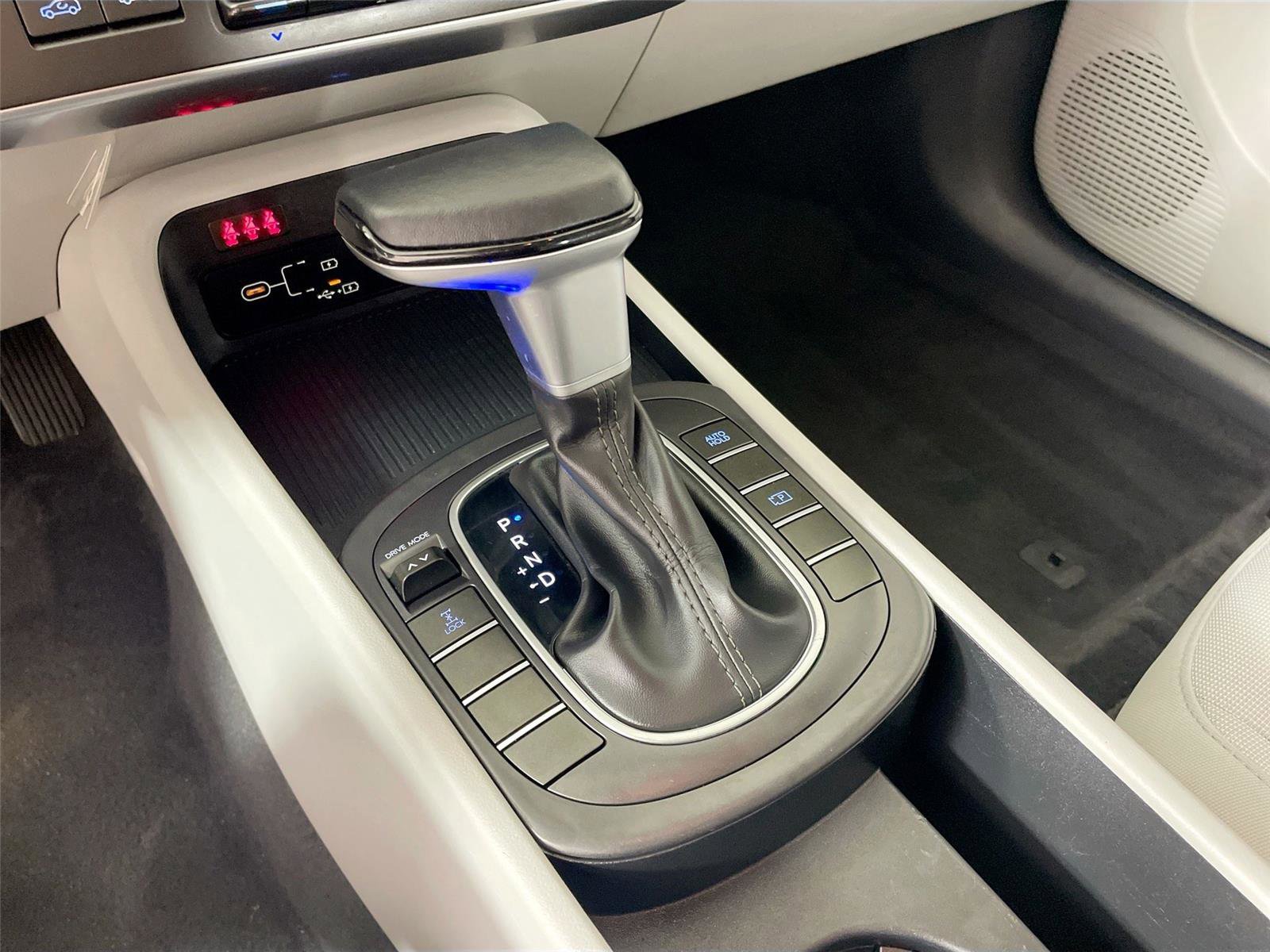 Used 2025 Hyundai Kona SEL AWD/4WD image 15