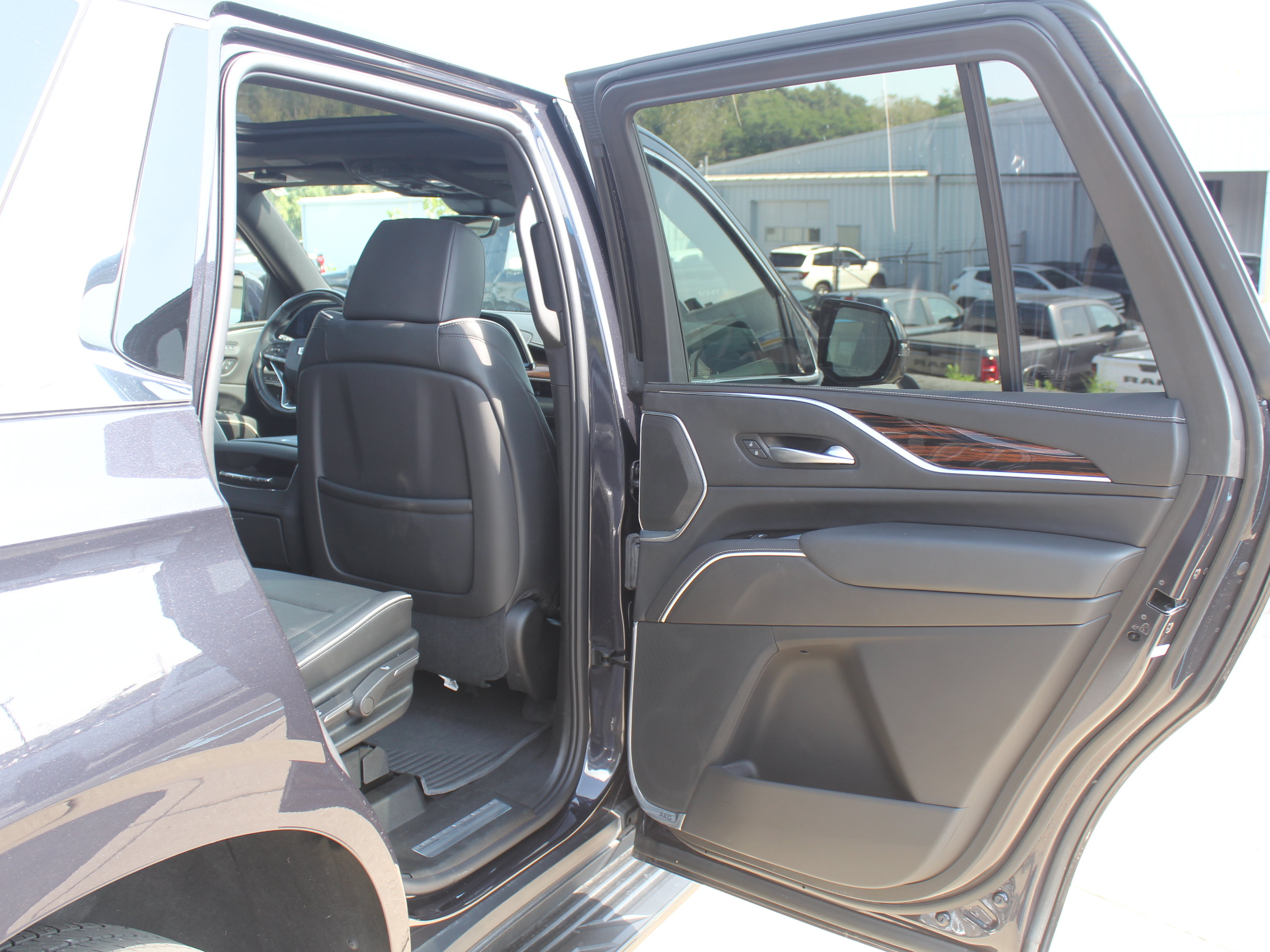 Used 2023 Cadillac Escalade Premium Luxury w/ Performance Package AWD/4WD image 28