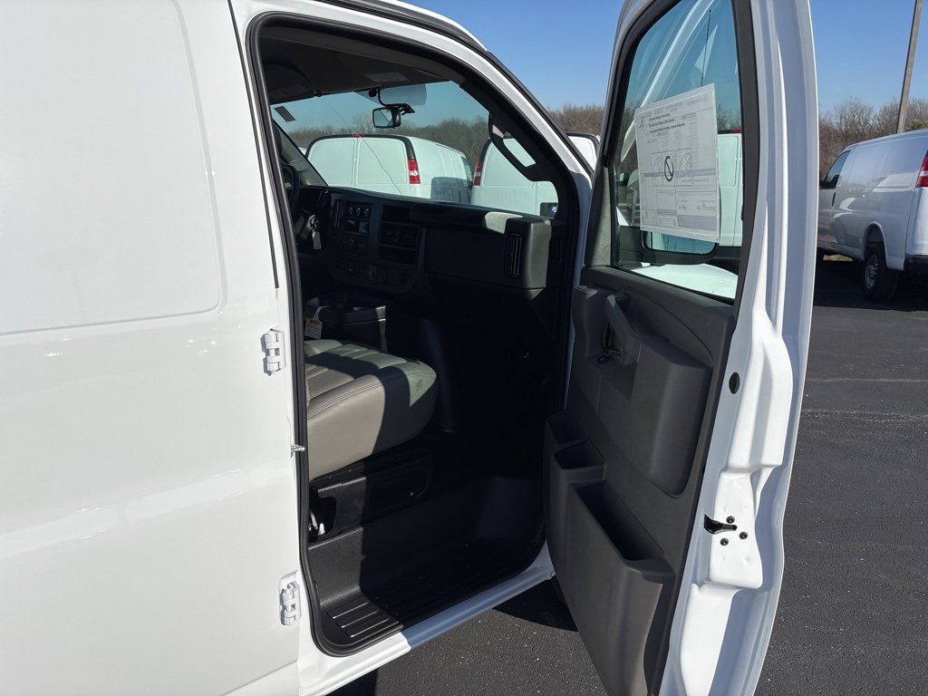 New 2025 Chevrolet Express 3500 Extended w/ Driver Convenience Package image 41