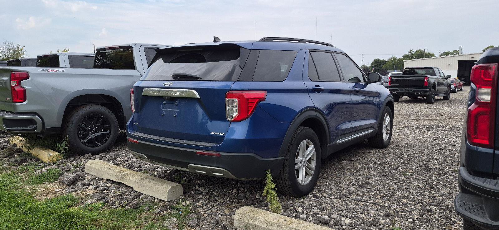 Used 2022 Ford Explorer XLT w/ Equipment Group 202A AWD/4WD image 3