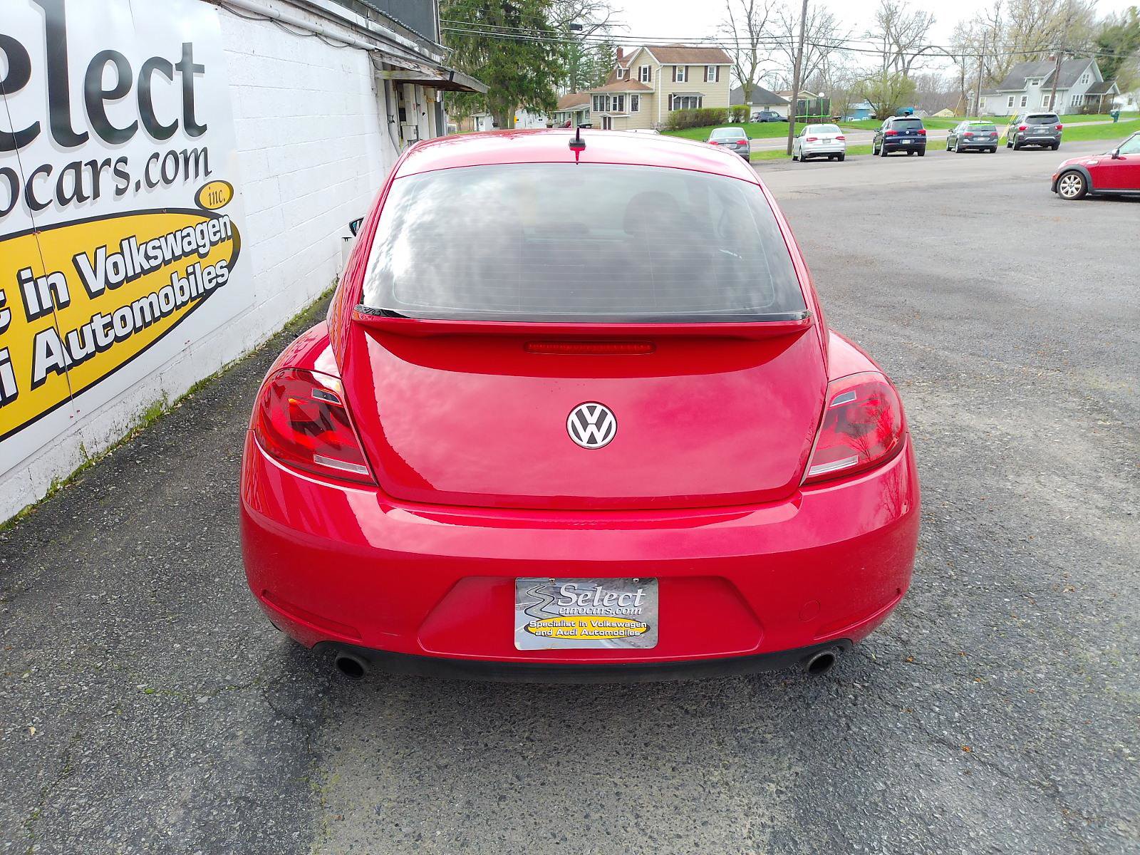 Used 2012 Volkswagen Beetle 2.0T image 4
