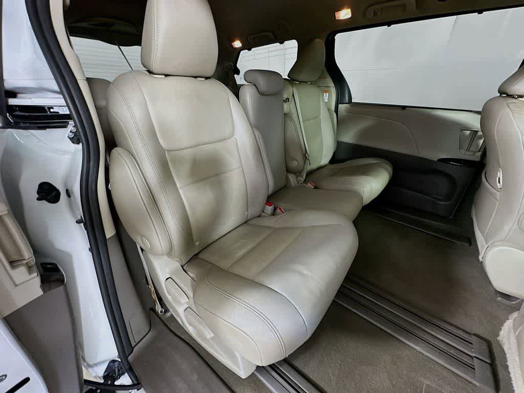 Used 2020 Toyota Sienna XLE w/ XLE Navigation Package FWD image 35