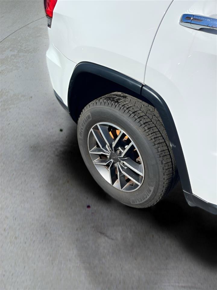 Used 2019 Jeep Grand Cherokee Limited AWD/4WD image 9