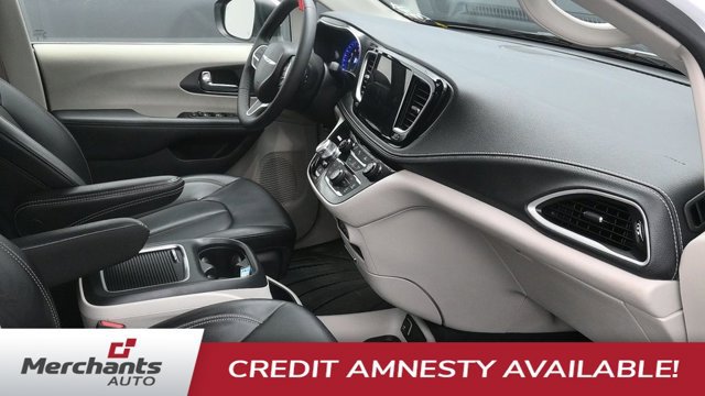 Used 2023 Chrysler Pacifica Touring-L AWD/4WD image 11