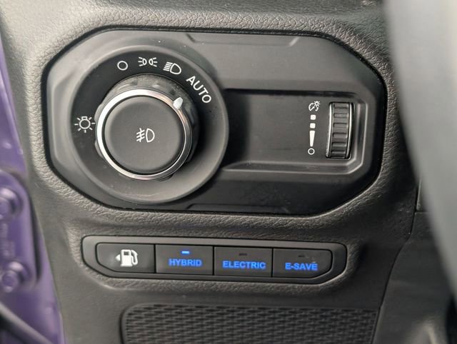 Used 2023 Jeep Wrangler Unlimited Sahara w/ Cold Weather Group image 13