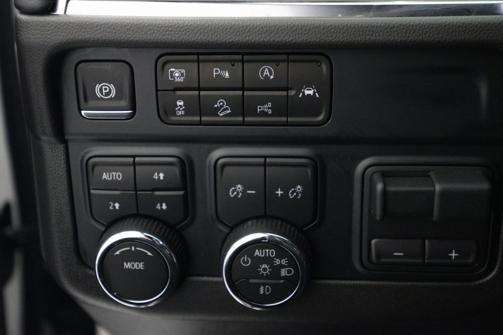 Used 2025 Chevrolet Suburban Z71 w/ Comfort Package image 21