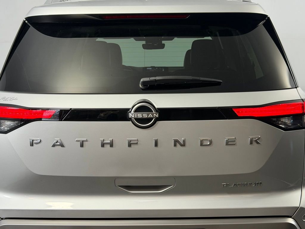 Used 2023 Nissan Pathfinder Platinum image 9