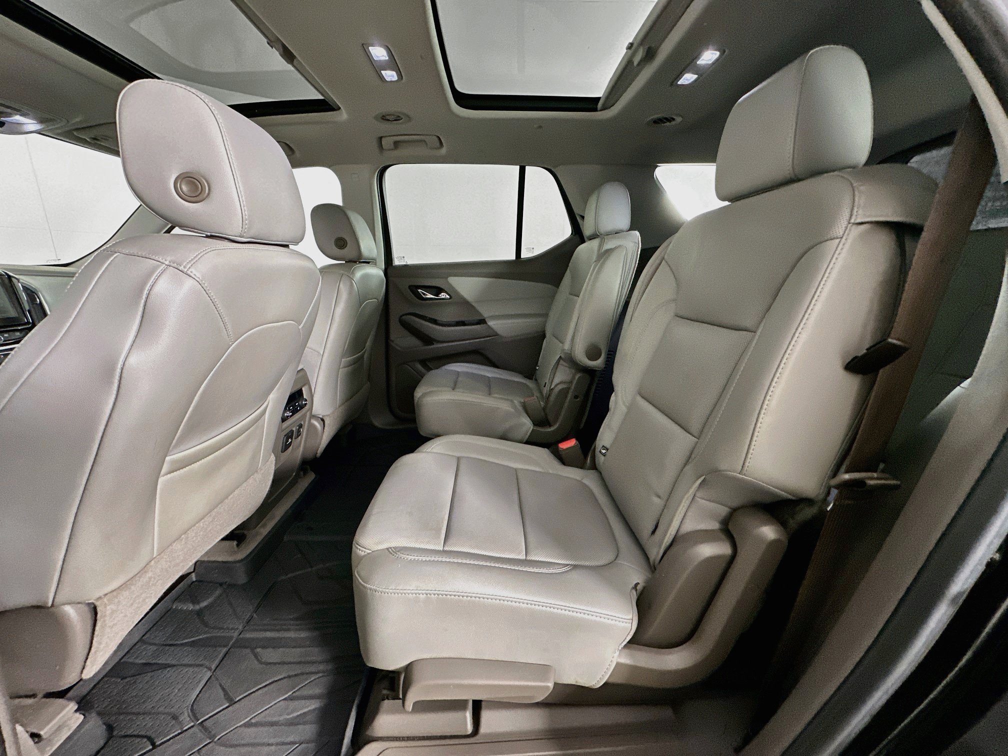 Used 2019 Chevrolet Traverse Premier w/ Driver Confidence II Package FWD image 29