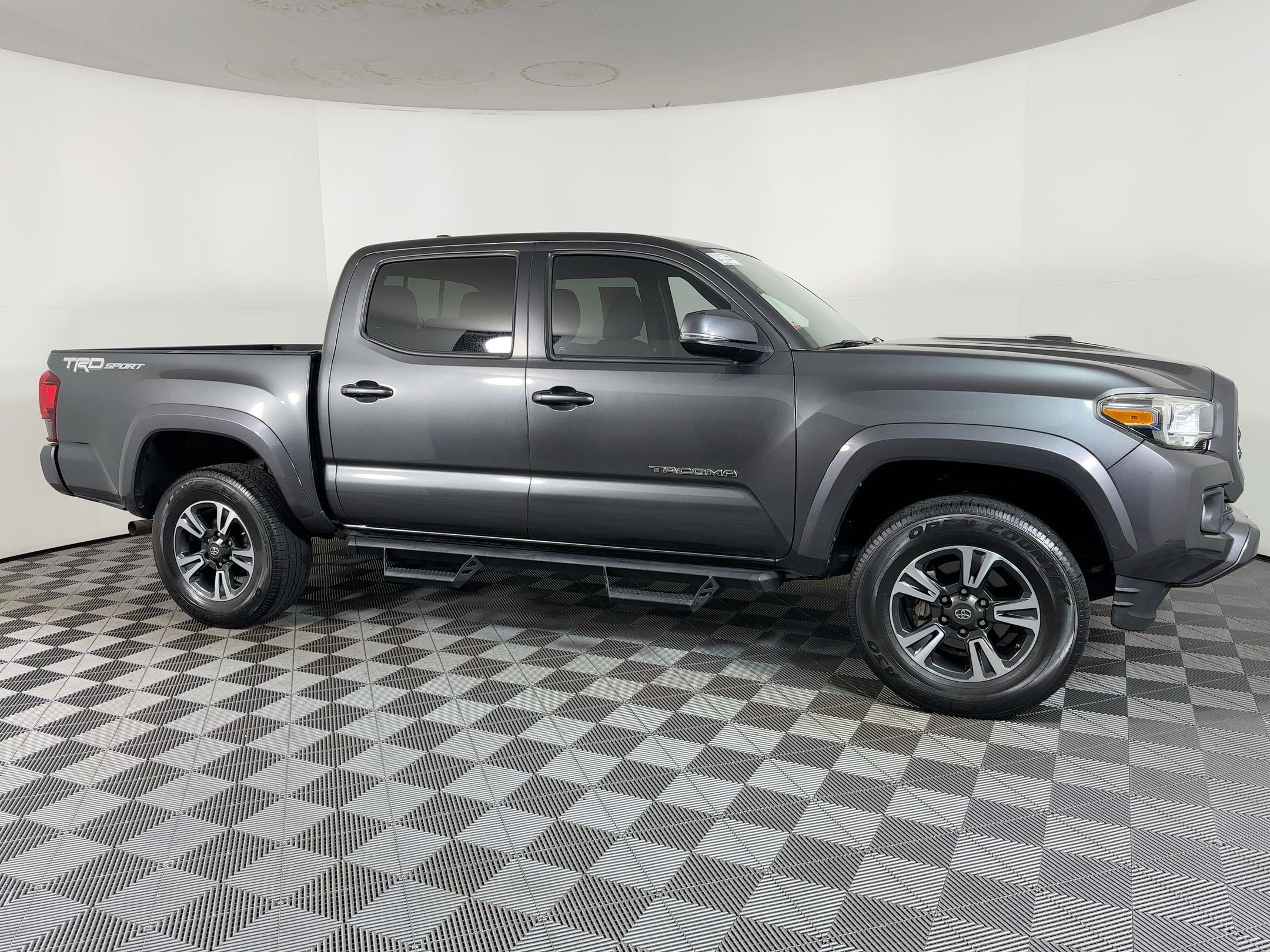 Used 2019 Toyota Tacoma TRD Sport image 6