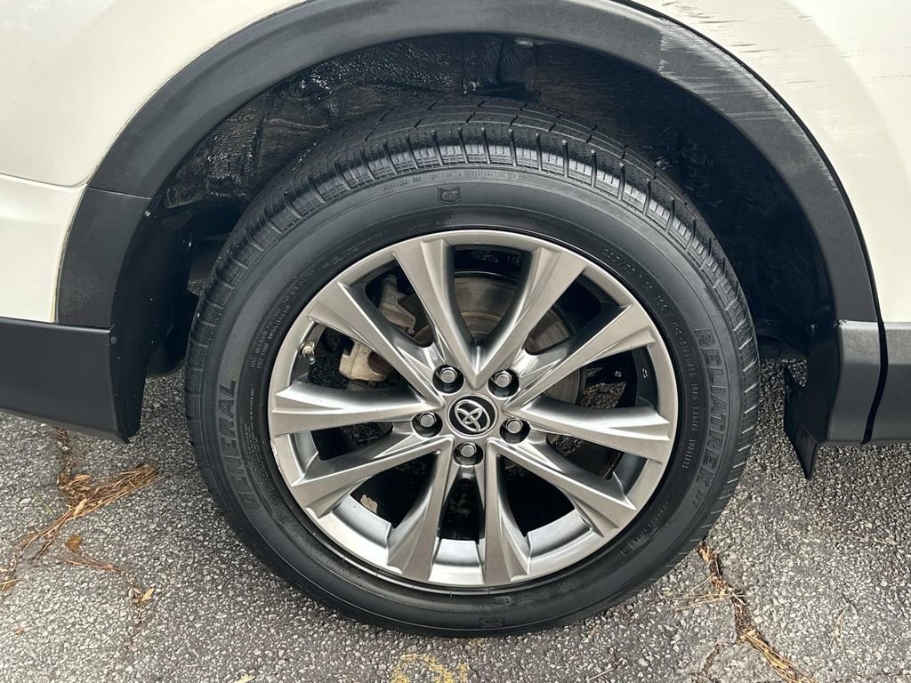 Used 2018 Toyota RAV4 Limited image 17