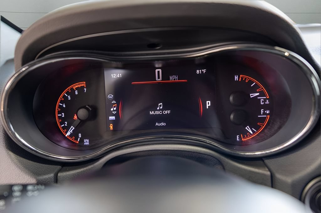 Used 2018 Dodge Durango R/T w/ Blacktop Package AWD/4WD image 19