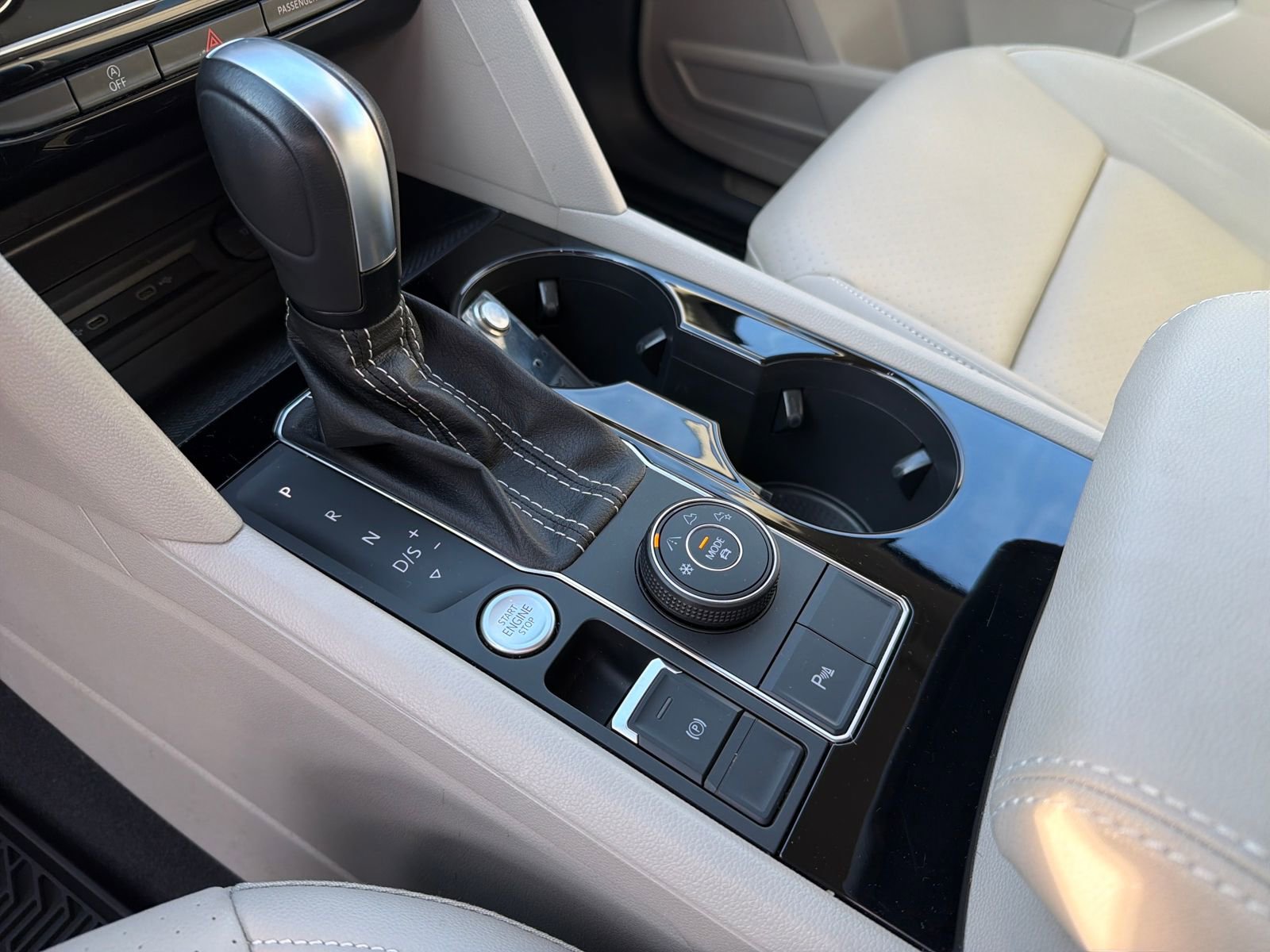 Used 2022 Volkswagen Atlas SE w/ Black Wheel Package image 16