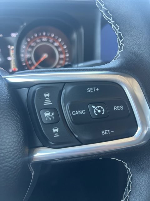 Used 2025 Jeep Wrangler Unlimited Sahara AWD/4WD image 13