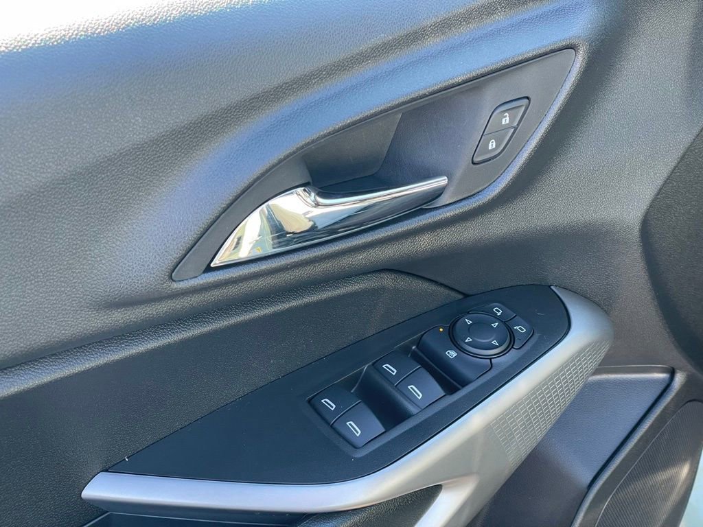 Used 2025 Chevrolet Trax RS w/ Driver Confidence Package image 12