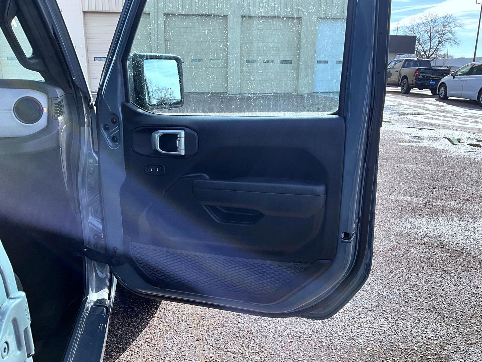Used 2025 Jeep Gladiator Mojave AWD/4WD image 17