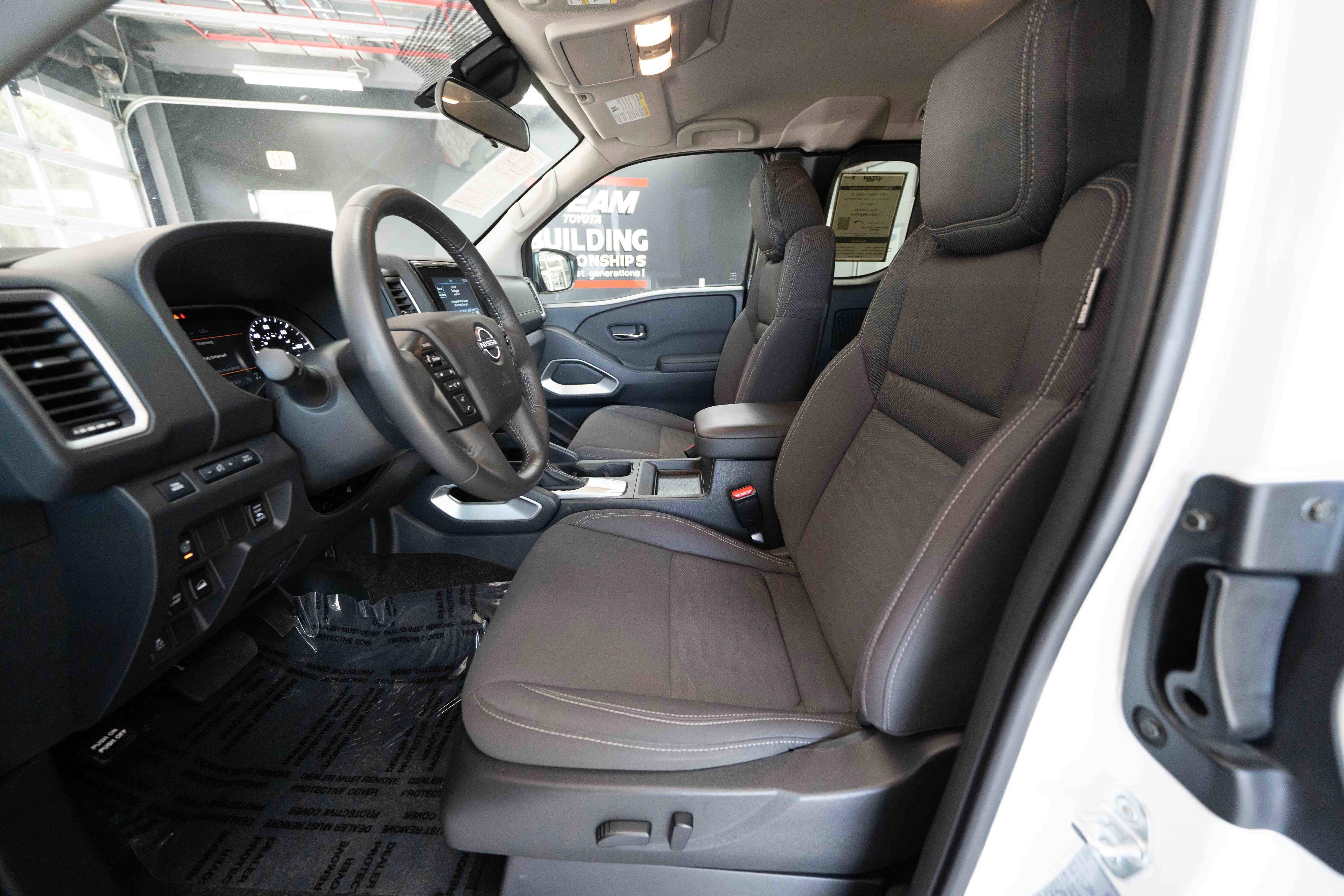 Used 2024 Nissan Frontier SV w/ SV Convenience Package image 9