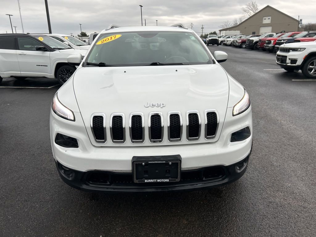Used 2017 Jeep Cherokee Latitude w/ Cold Weather Group image 2