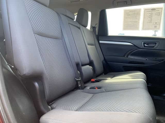 Certified 2019 Toyota Highlander LE AWD/4WD image 34