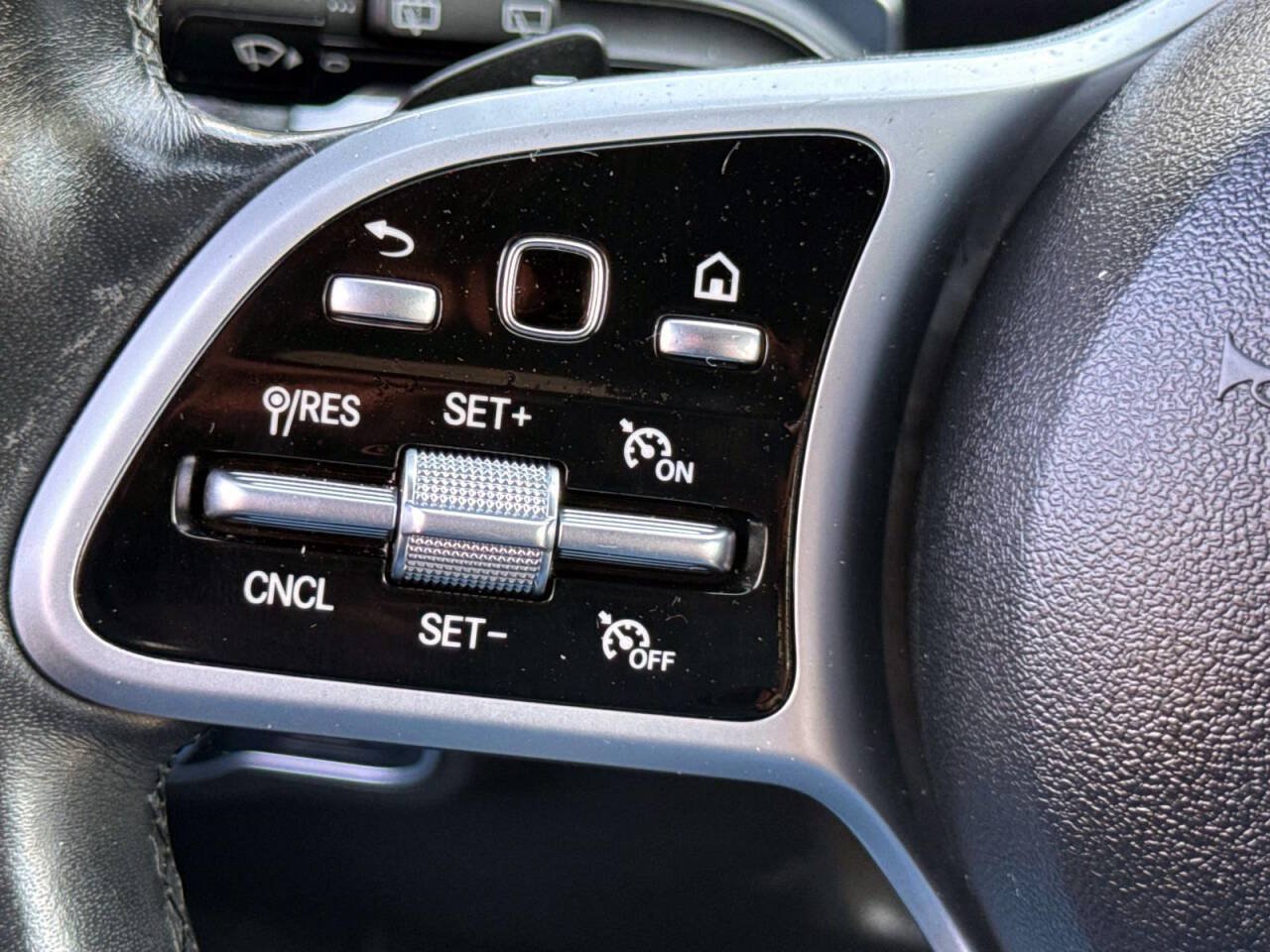 Used 2020 Mercedes-Benz GLB 250 4MATIC image 2