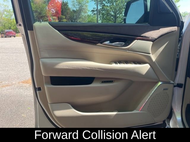 Used 2016 Cadillac Escalade ESV Luxury AWD/4WD image 17