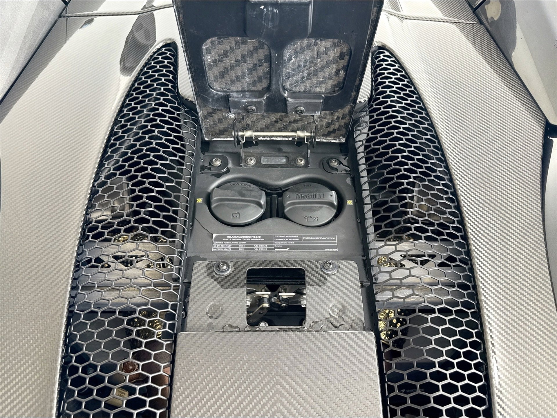 Used 2018 McLaren 570S Spider image 25