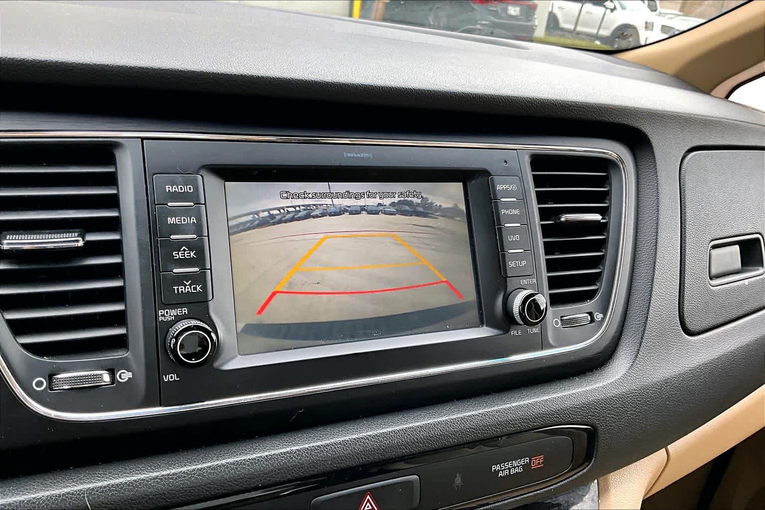 Used 2017 Kia Sedona LX w/ LX Essentials Premium Package FWD image 23