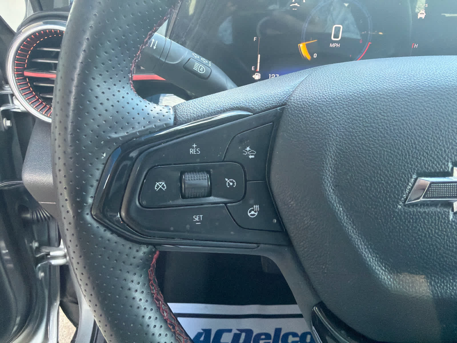 Used 2025 Chevrolet Trax RS w/ Sunroof Package FWD image 15