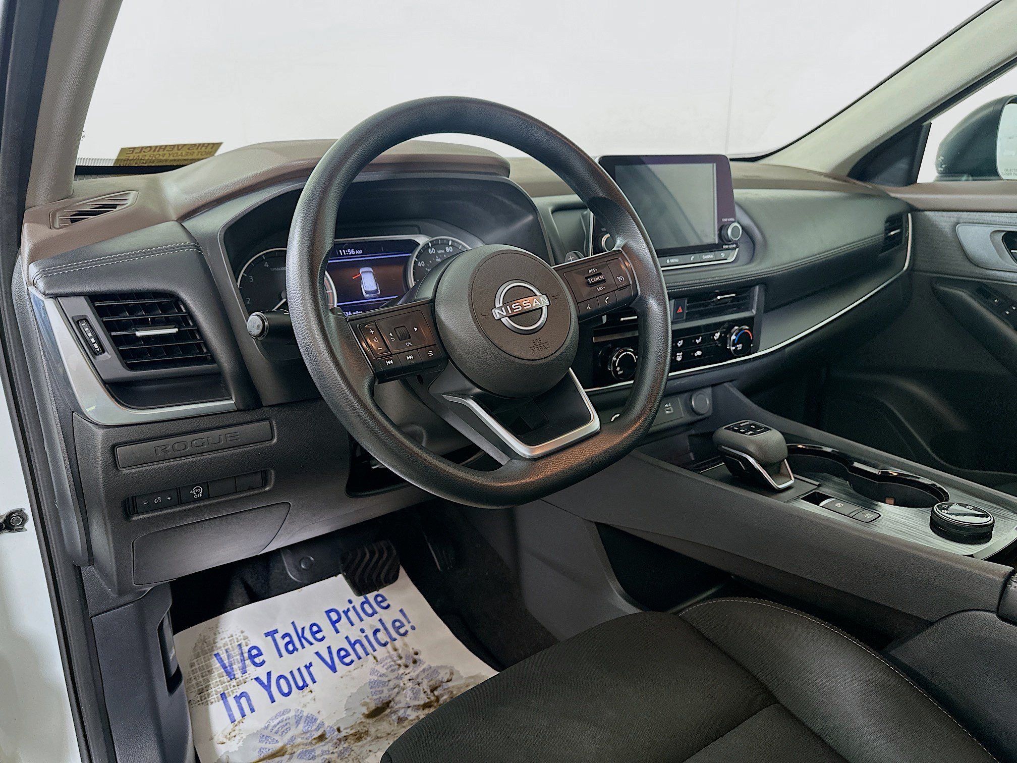 Used 2023 Nissan Rogue S AWD/4WD image 9