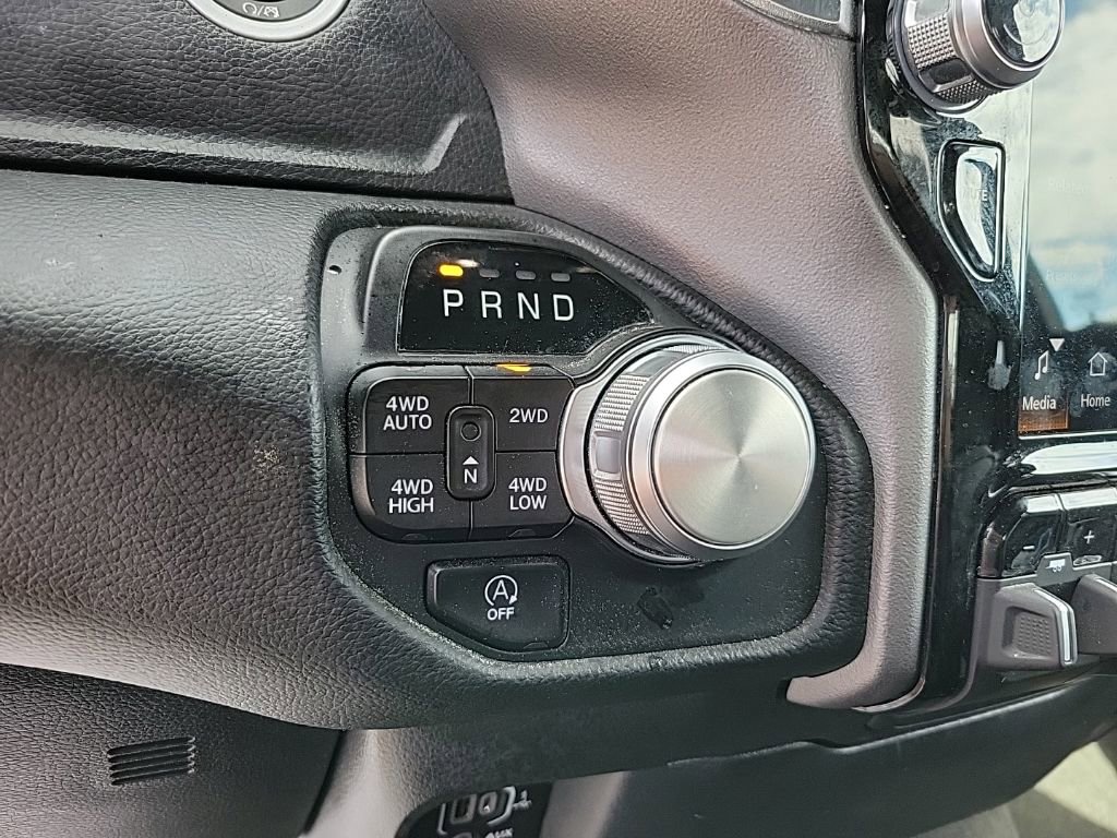 Used 2023 RAM 1500 Laramie AWD/4WD image 17