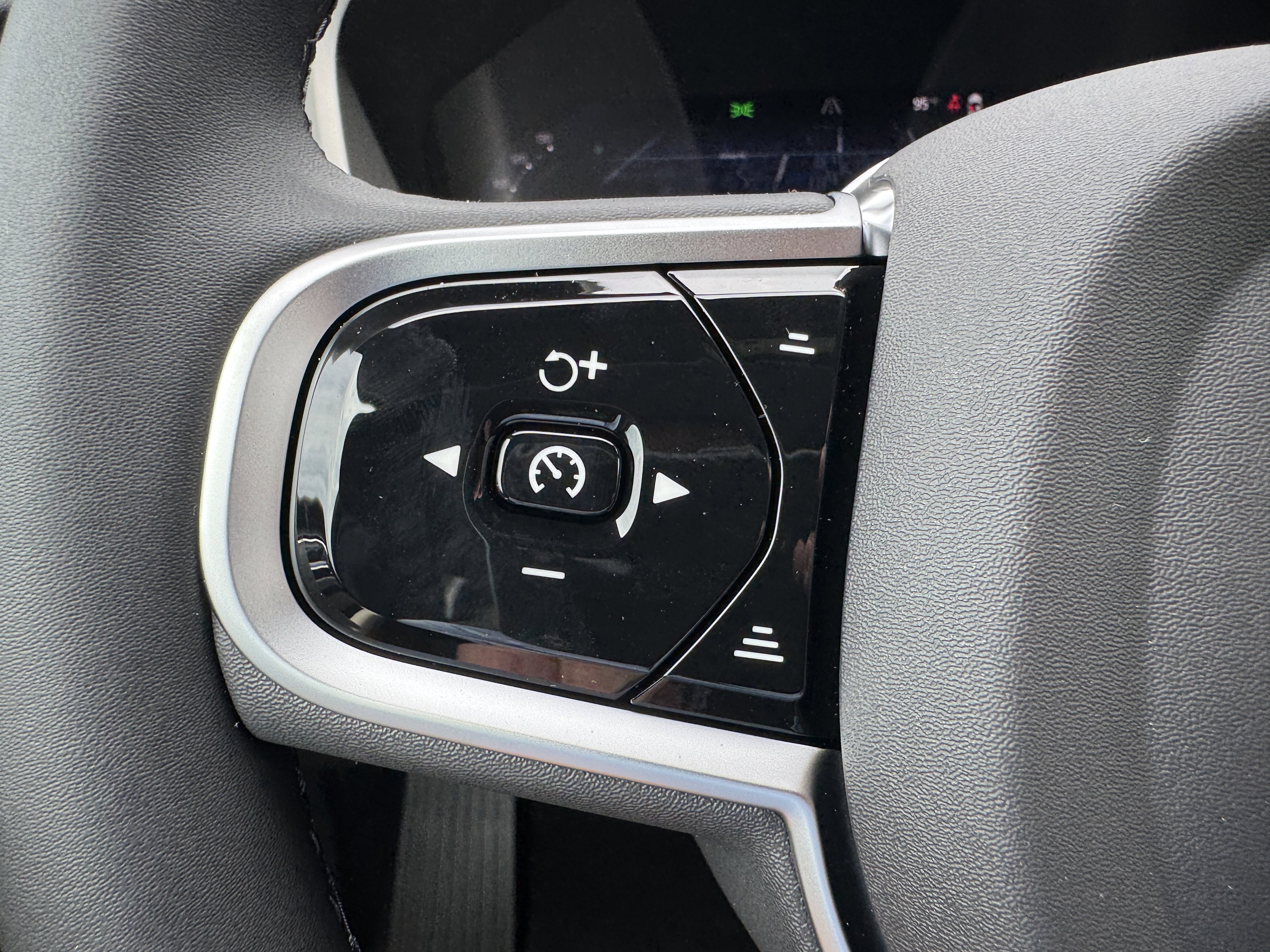 New 2026 Volvo XC60 B5 Core w/ Protection Package image 28