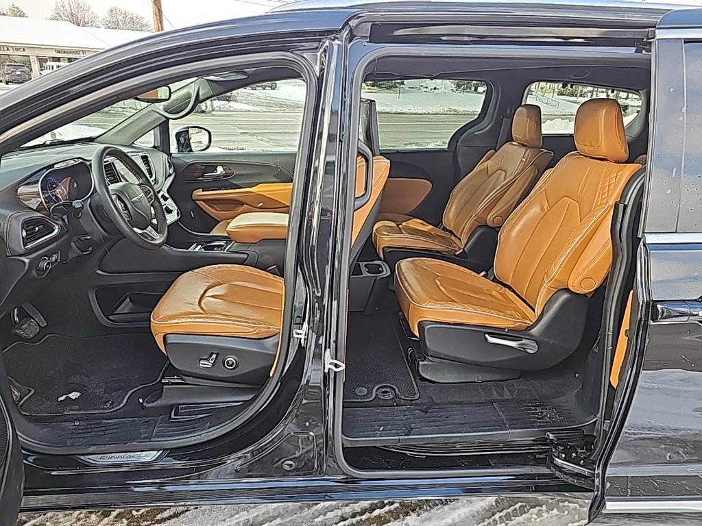 Certified 2022 Chrysler Pacifica Pinnacle image 3