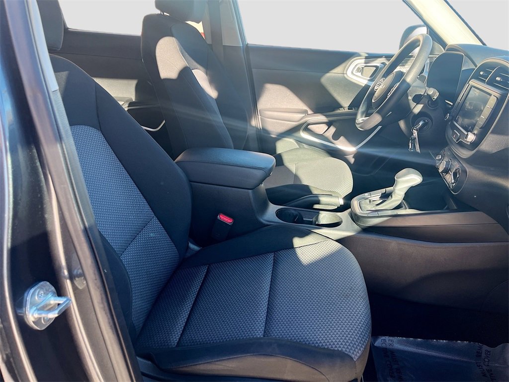 Used 2023 Kia Soul LX image 26