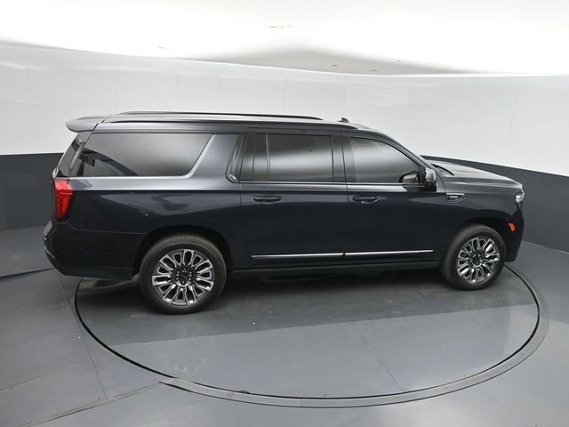 Used 2024 GMC Yukon XL Denali Ultimate AWD/4WD image 31