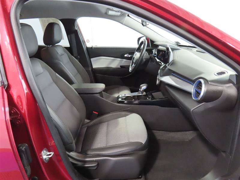 Used 2025 Chevrolet Trax LT w/ LT Convenience Package FWD image 33