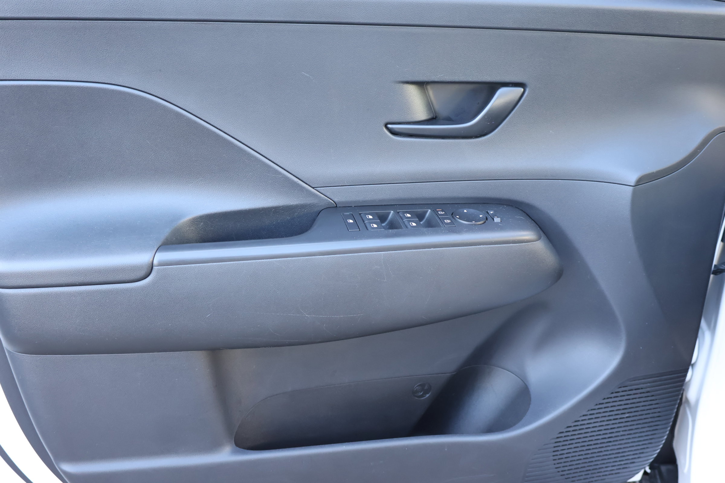 Used 2024 Hyundai Kona SE image 13