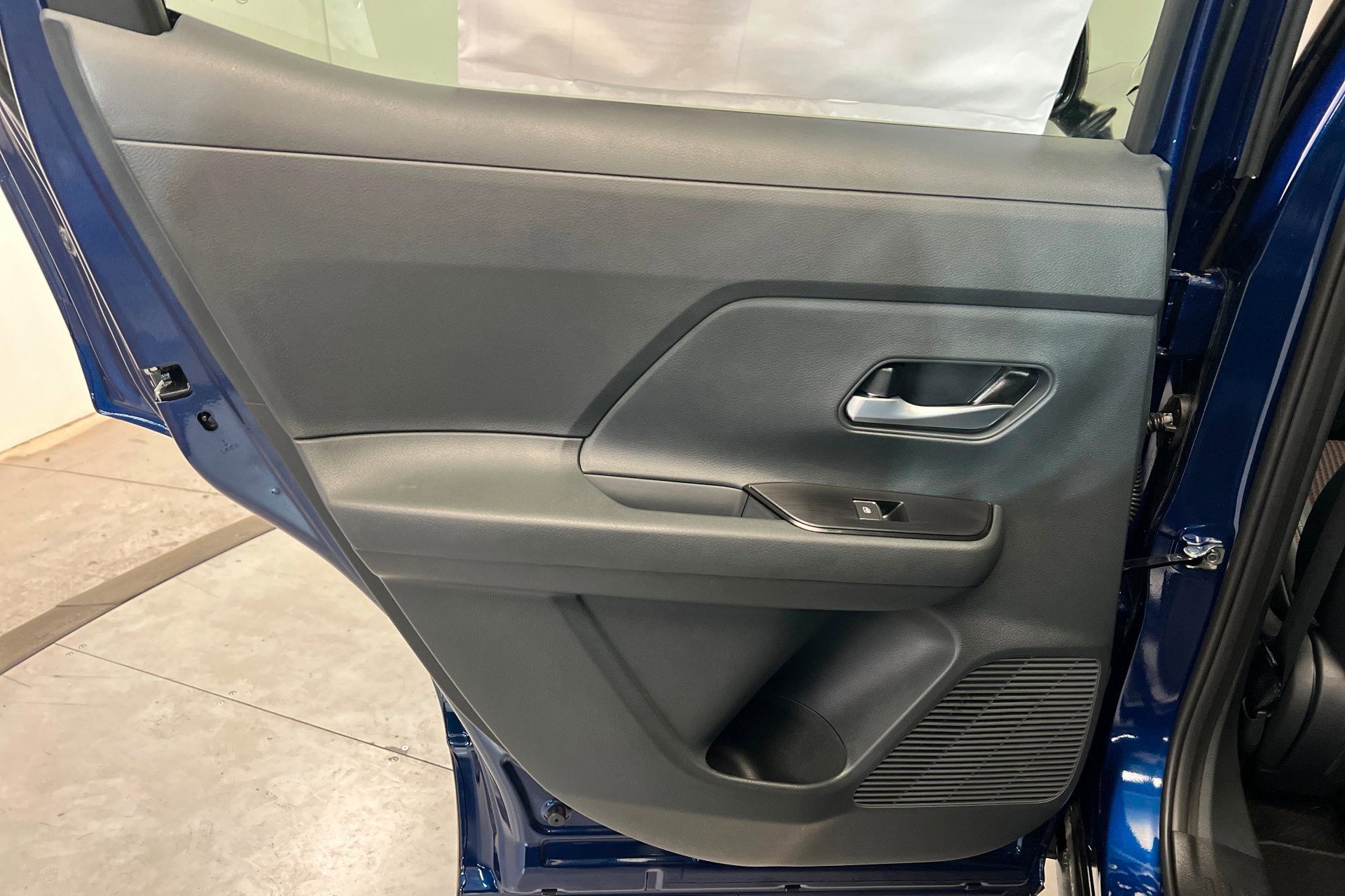 New 2026 Nissan Kicks SR image 18