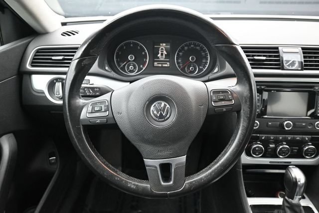 Used 2012 Volkswagen Passat 2.5 SE FWD image 17