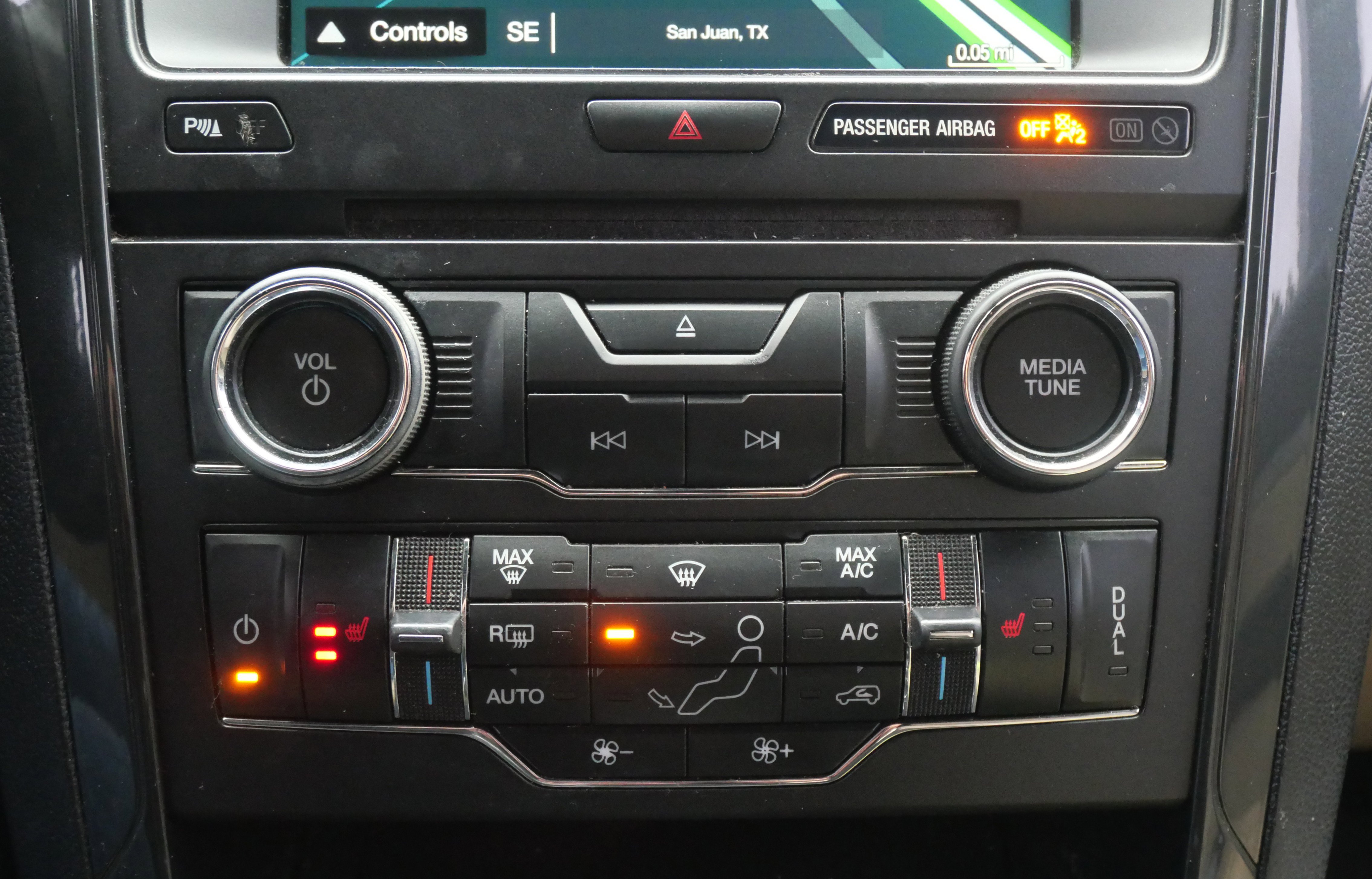 Used 2017 Ford Explorer XLT w/ Equipment Group 202A image 29