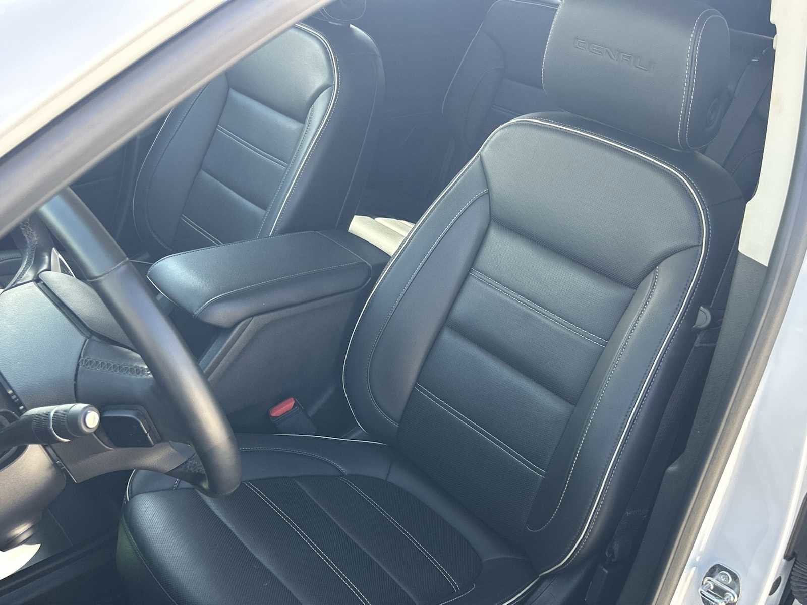 Used 2023 GMC Acadia Denali image 20