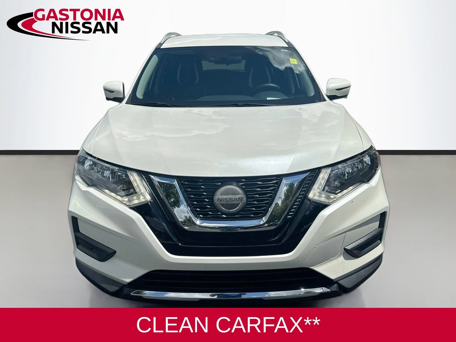 Used 2019 Nissan Rogue SV w/ Premium Package FWD image 2