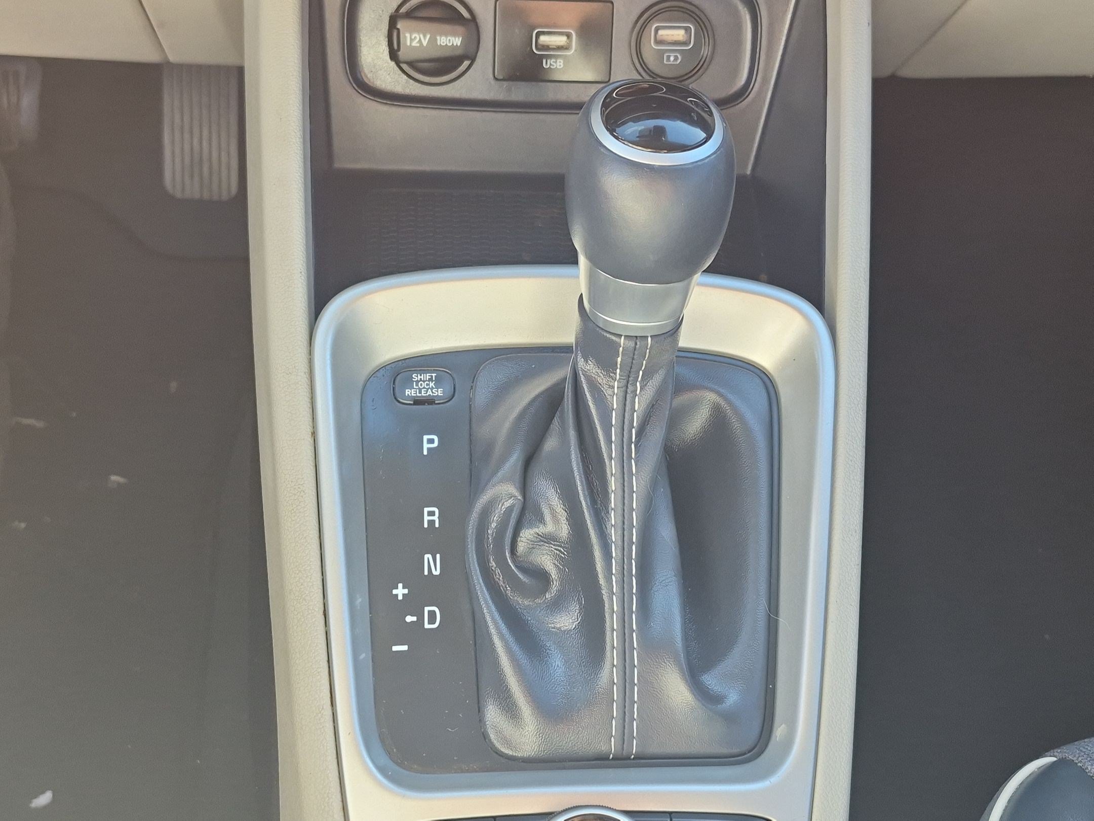 Used 2021 Hyundai Venue FWD image 25
