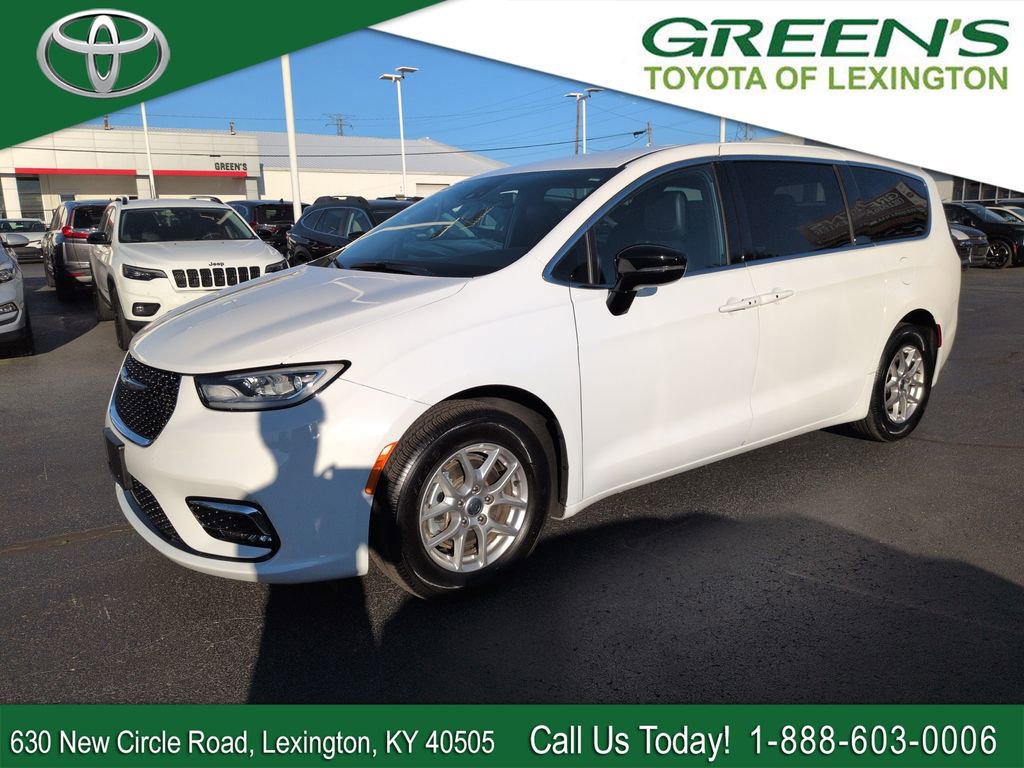 Used 2025 Chrysler Pacifica Select FWD 360° Tour
