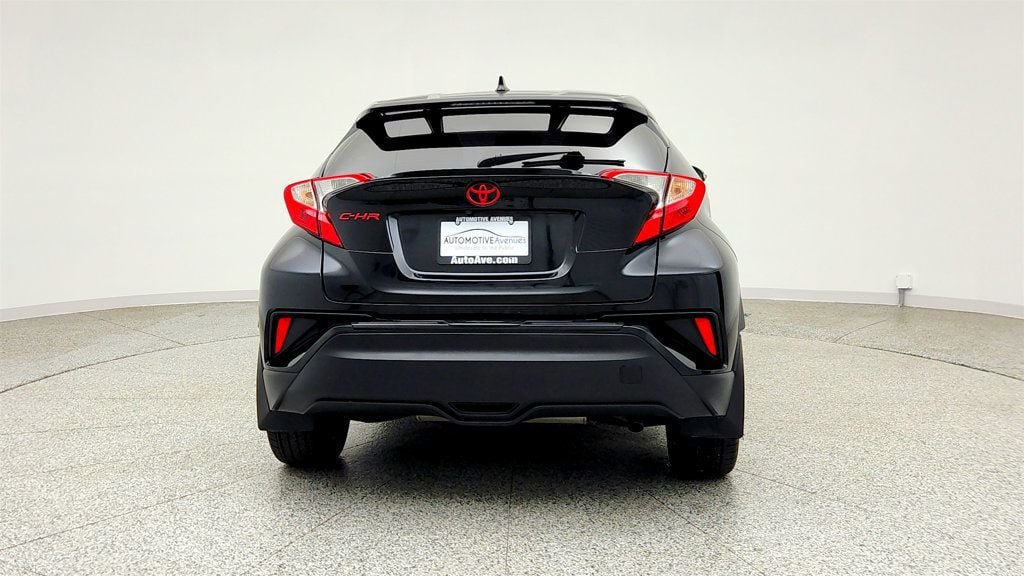 Used 2018 Toyota C-HR XLE FWD image 6