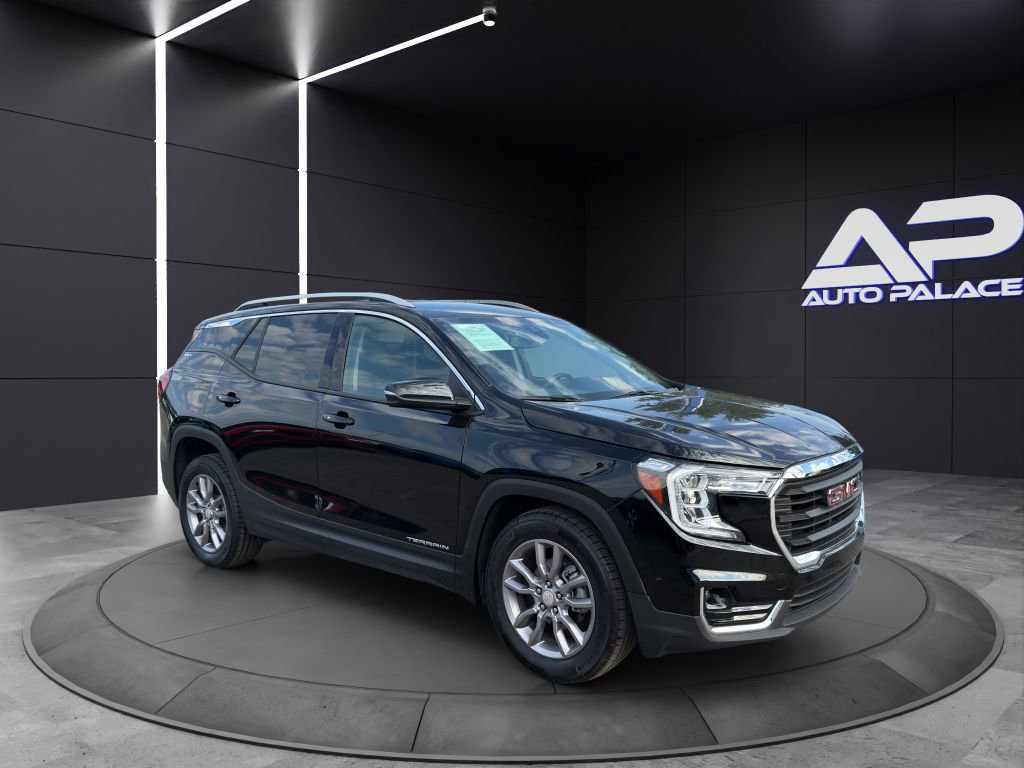Used 2024 GMC Terrain SLT image 3