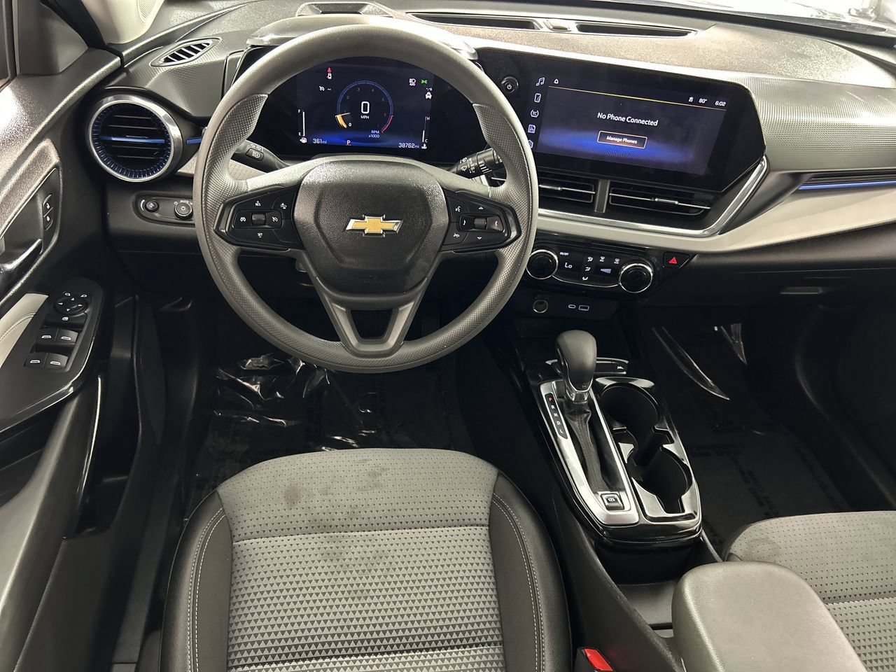 Used 2025 Chevrolet Trax LT FWD image 22