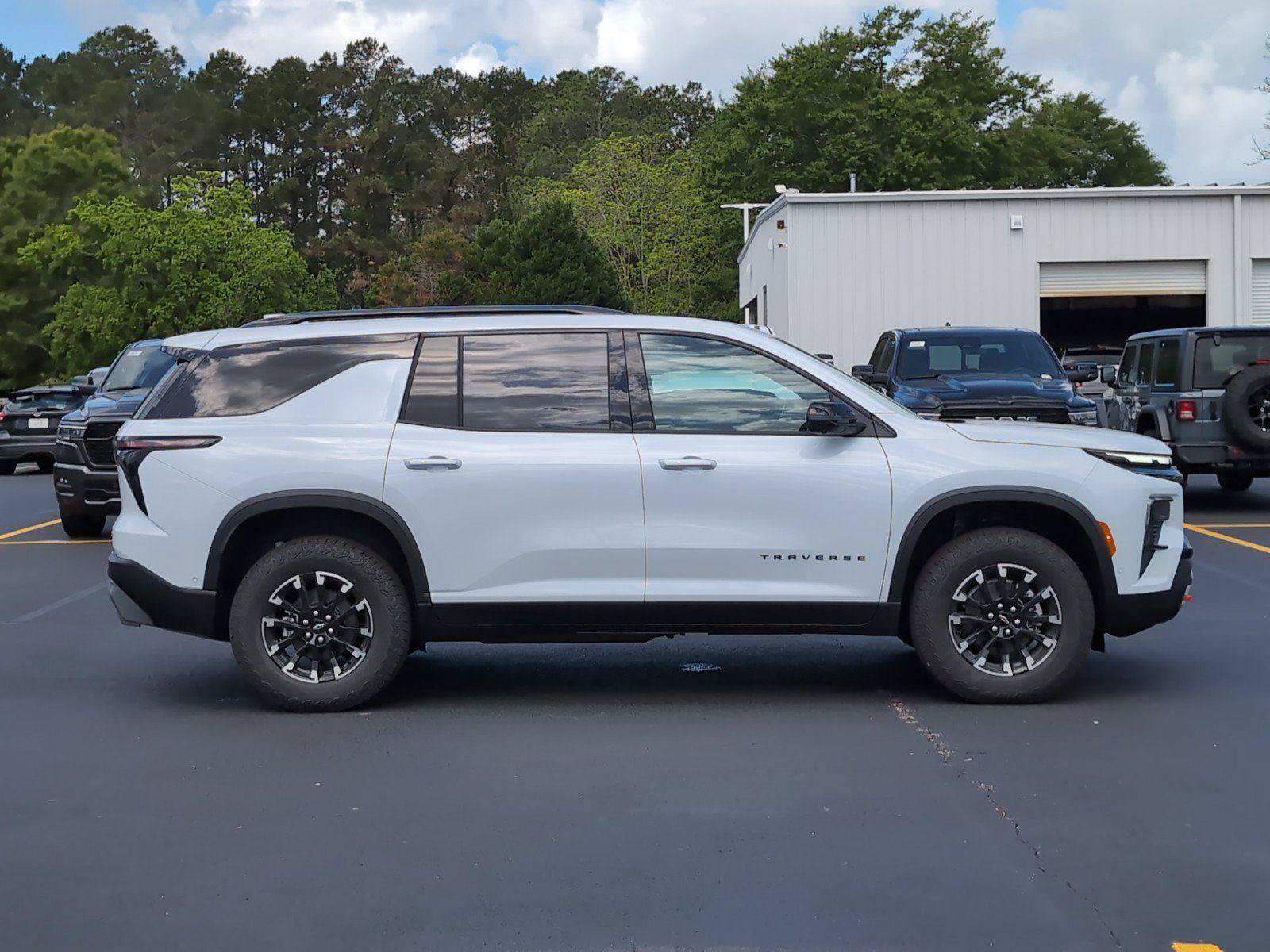 New 2026 Chevrolet Traverse Z71 w/ Enhanced Driving Package AWD/4WD image 8