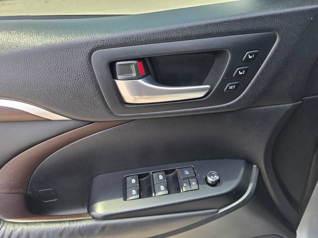 Used 2015 Toyota Highlander Limited AWD/4WD image 19