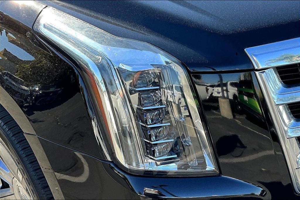 Used 2018 Cadillac Escalade Luxury image 31